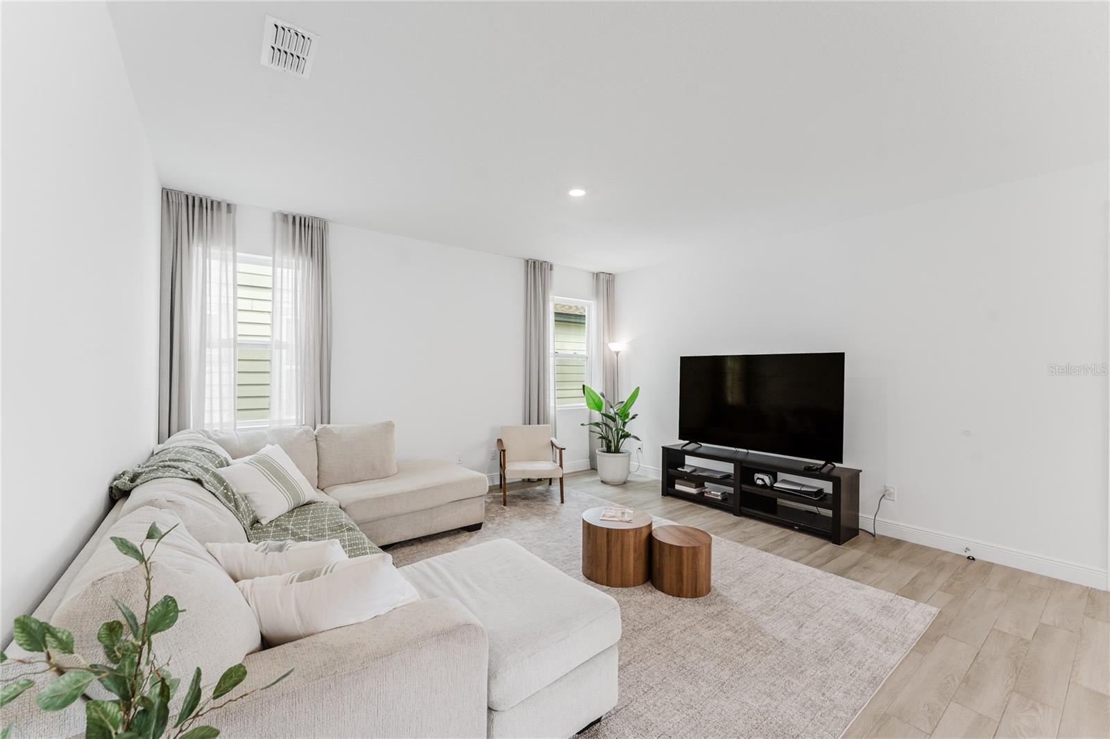 NORTHLAKE/OVATION PH 1 - Residential Lease