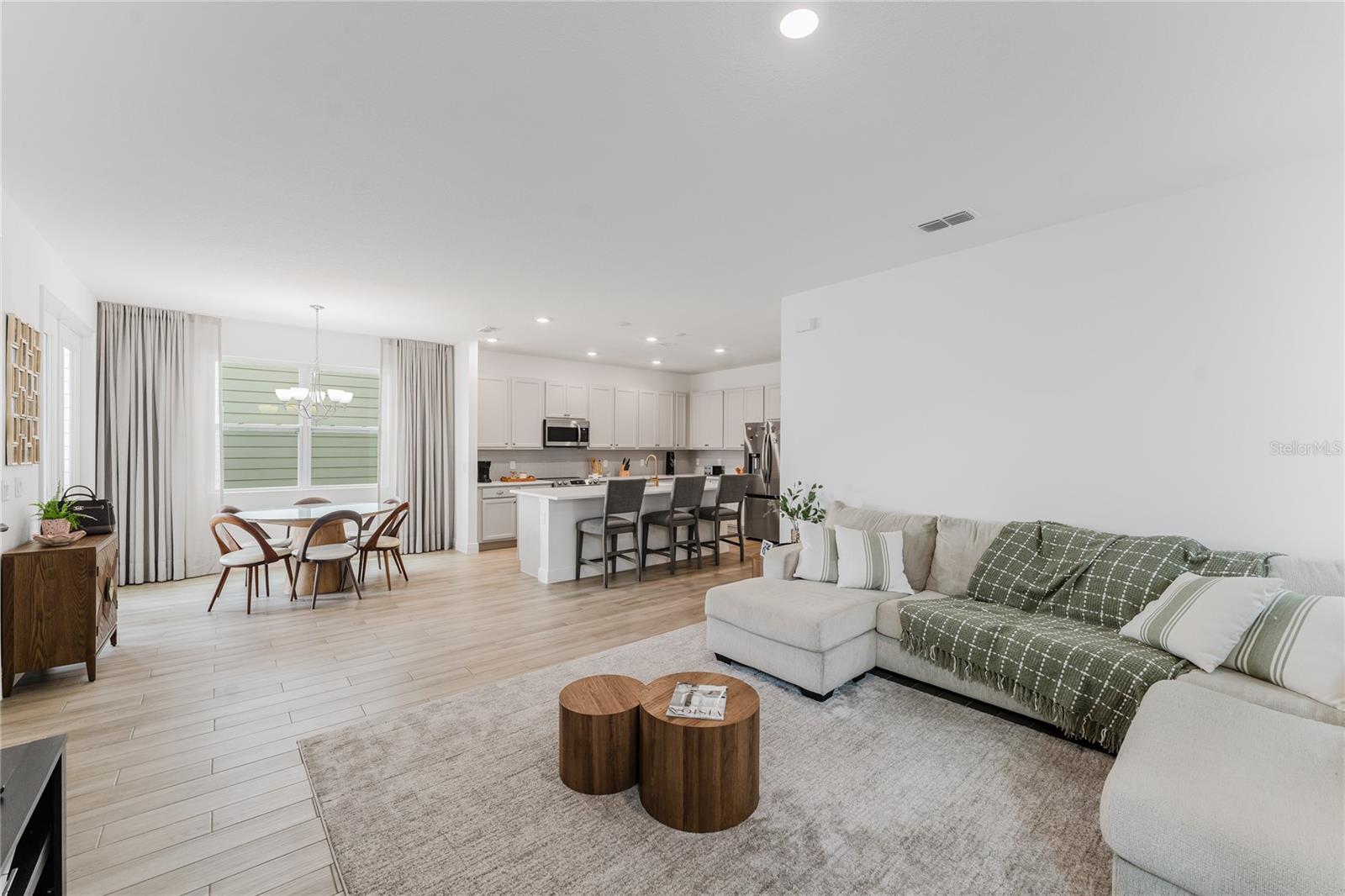 NORTHLAKE/OVATION PH 1 - Residential Lease