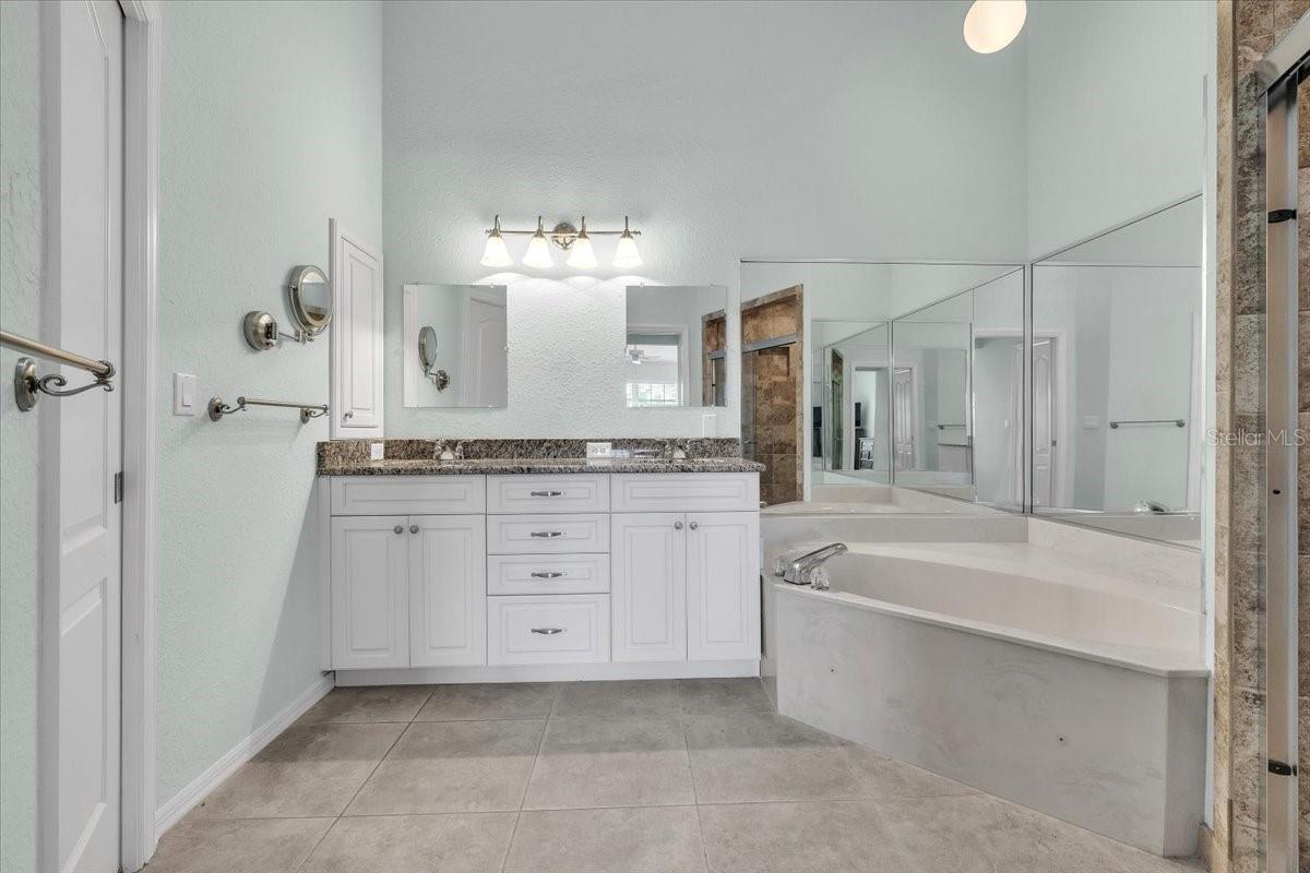 CLUBSIDE VILLAS PH 03 - Residential