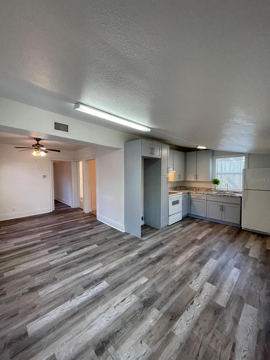2387 SHERIDAN ROAD