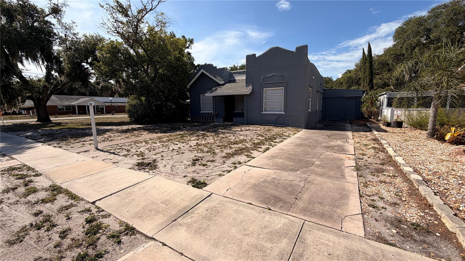 2387 SHERIDAN ROAD