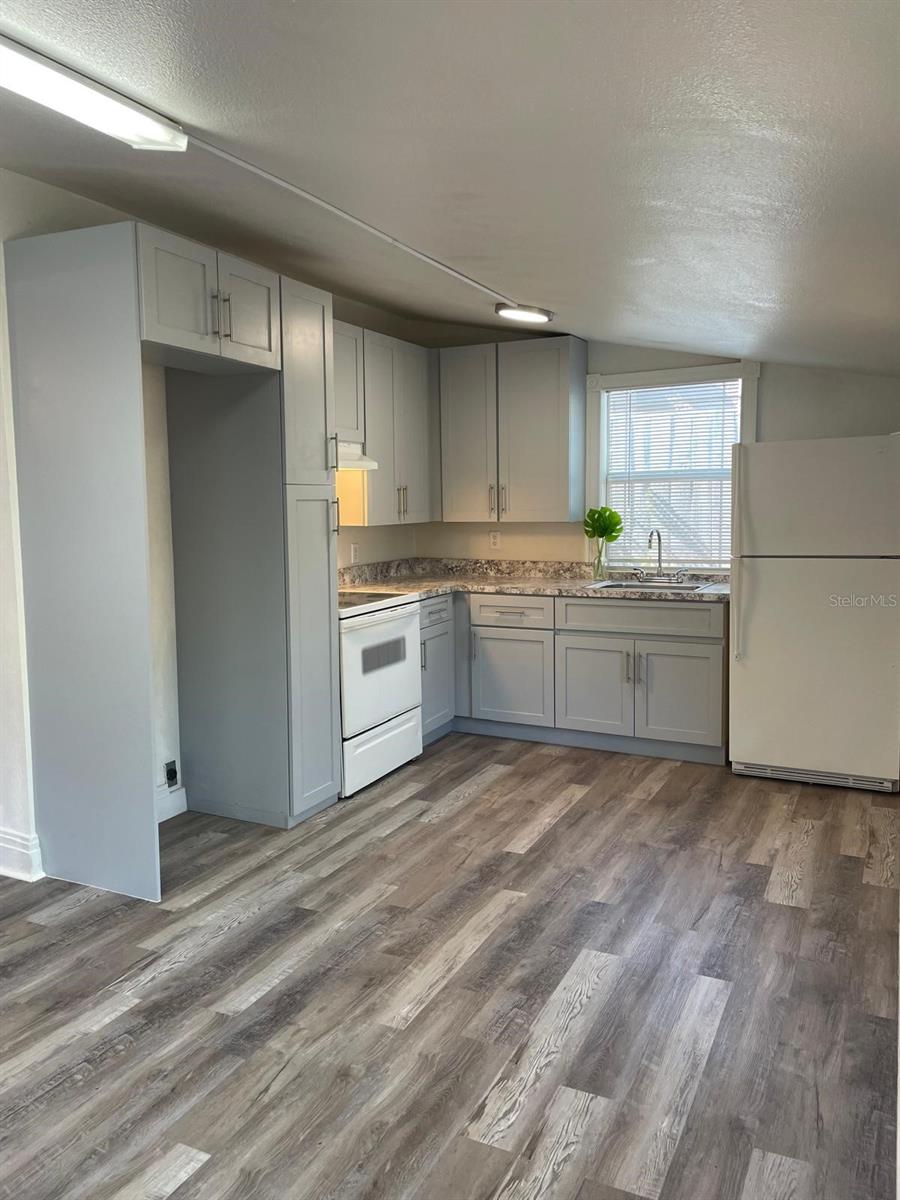 2387 SHERIDAN ROAD