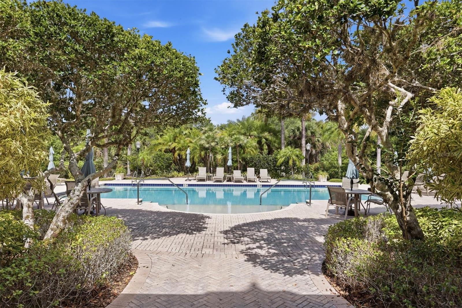 PARISIENNE GARDENS - Residential