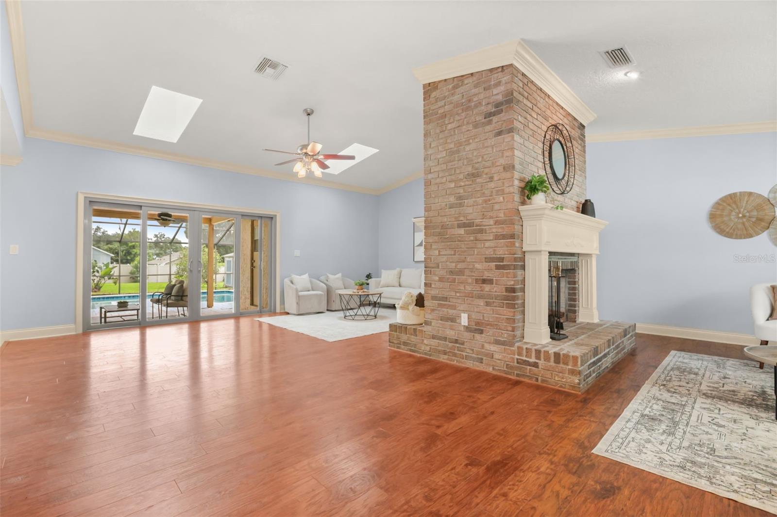382 FOREST PARK CIRCLE