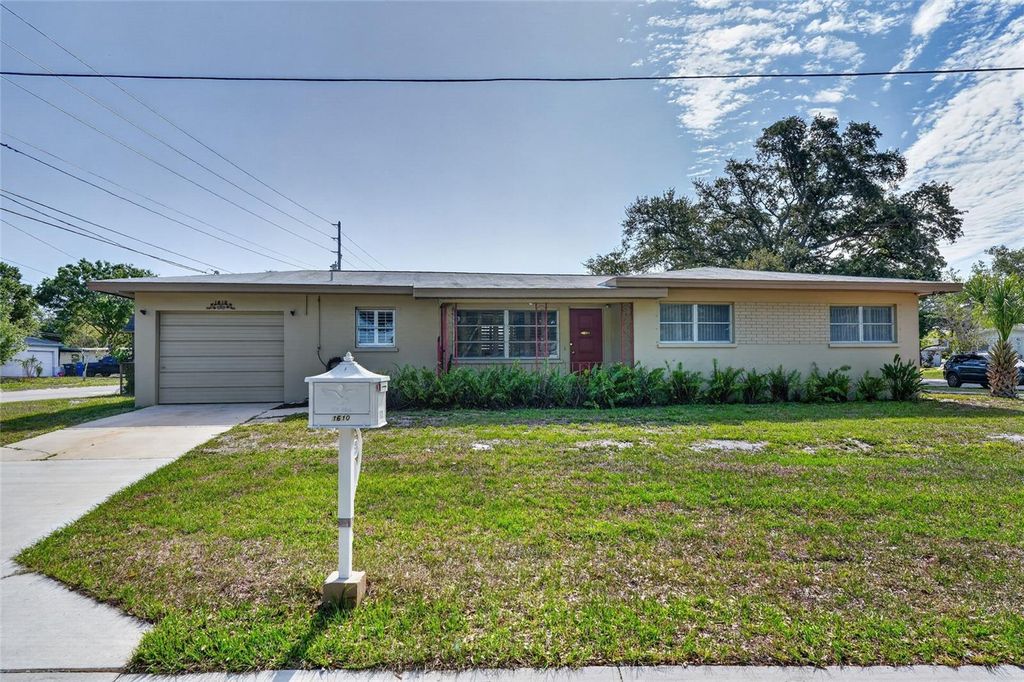 Photo of 1610 Valencia Drive W, Largo, FL 33778 (MLS # TB8501038)