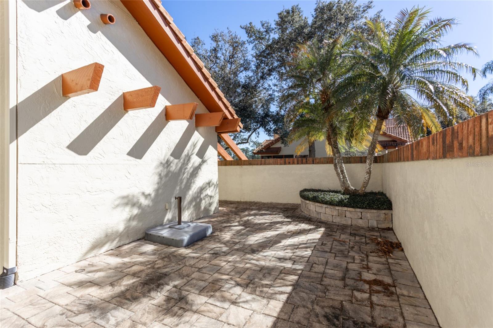 39 VILLAGE CIRCLE 5-501