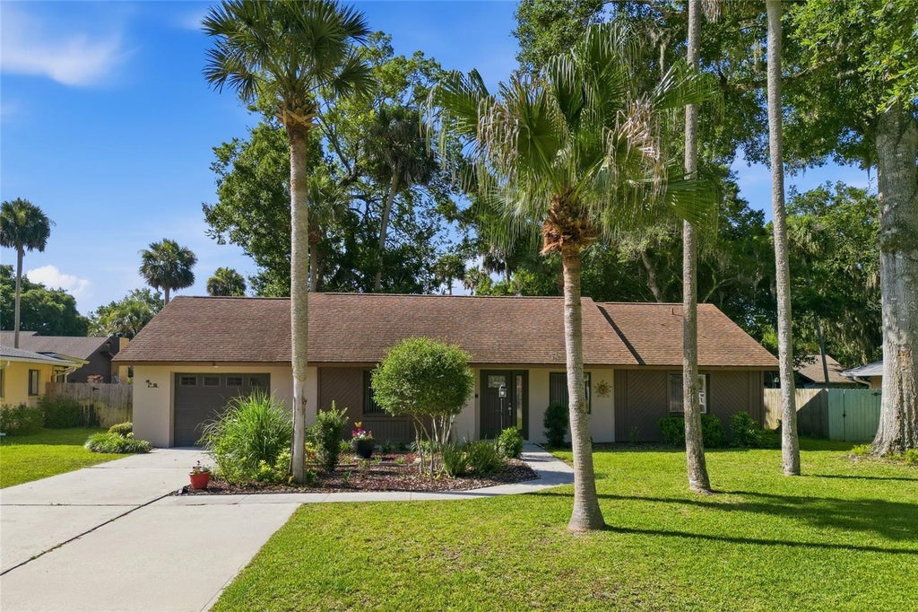 Photo of 16 Blaketown Place, Palm Coast, FL 32137 (MLS # O6420743)