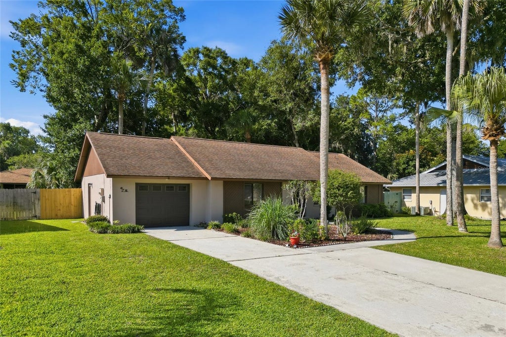 Photo of 16 Blaketown Place, Palm Coast, FL 32137 (MLS # O6420743)