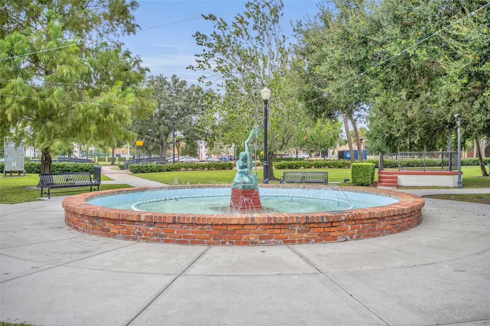 ROBERT DHU MACDONALD PARK - Residential