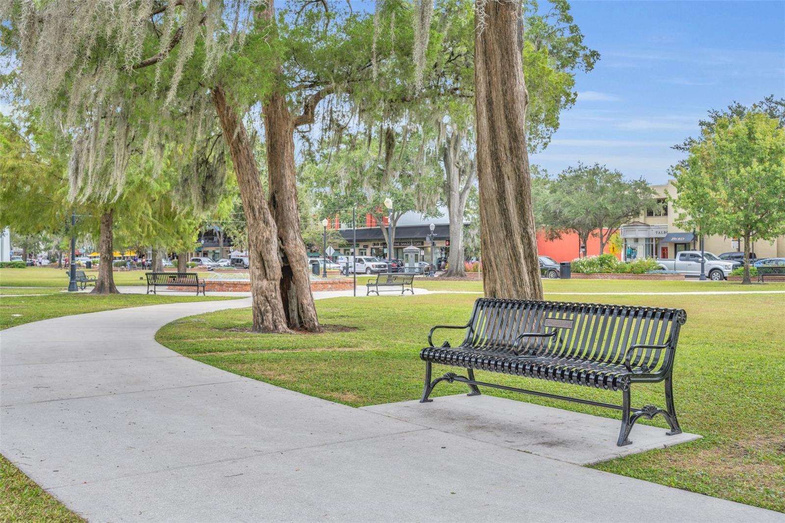 ROBERT DHU MACDONALD PARK - Residential