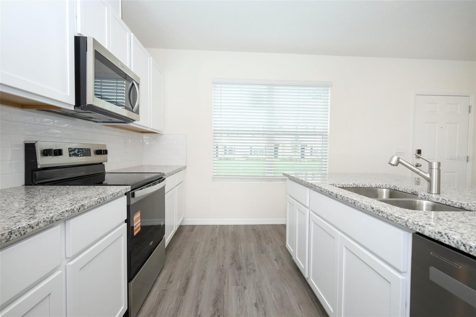 SOUTH MEWS/AVIAN POINTE - Residential Lease