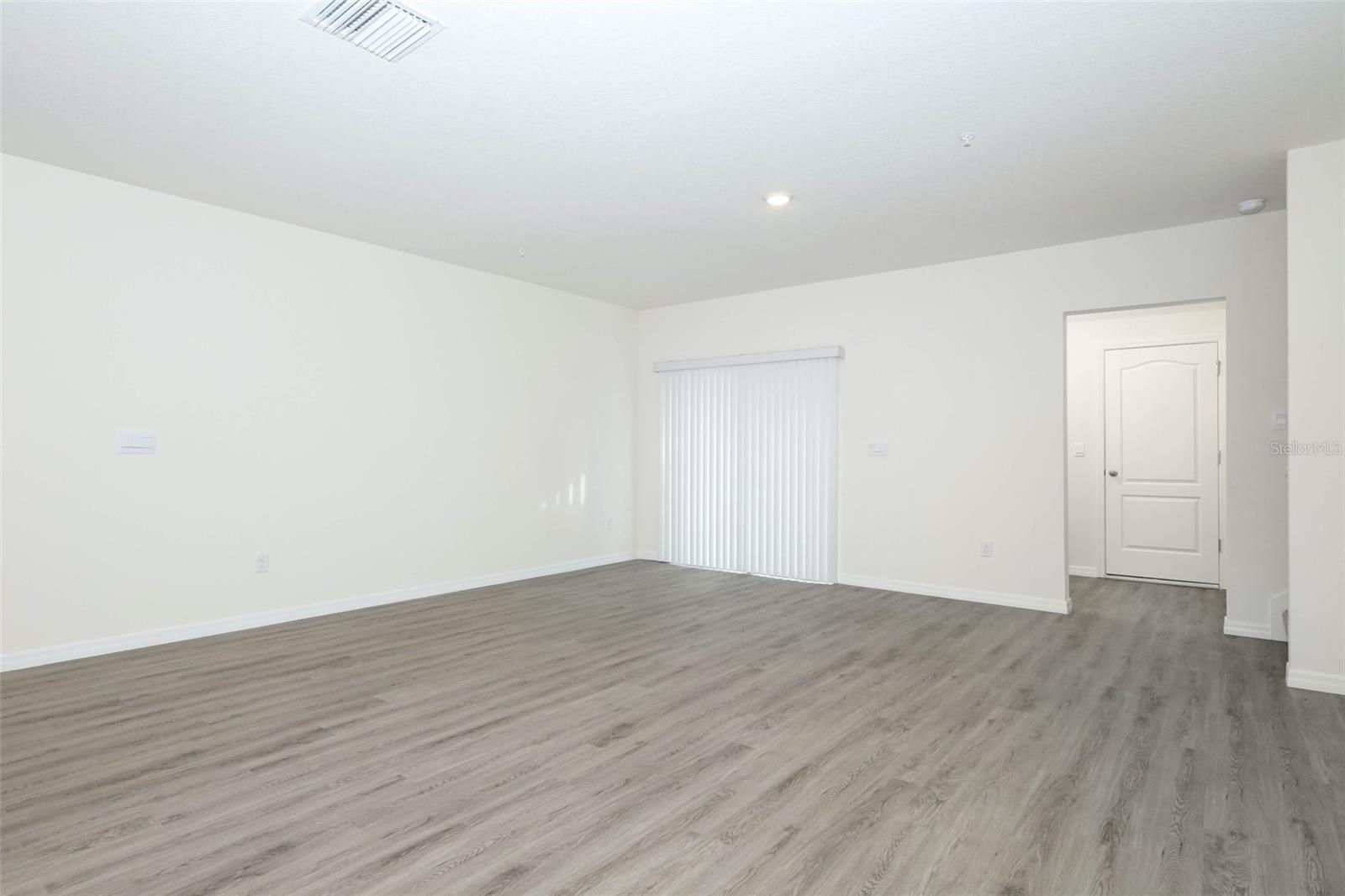 SOUTH MEWS/AVIAN POINTE - Residential Lease