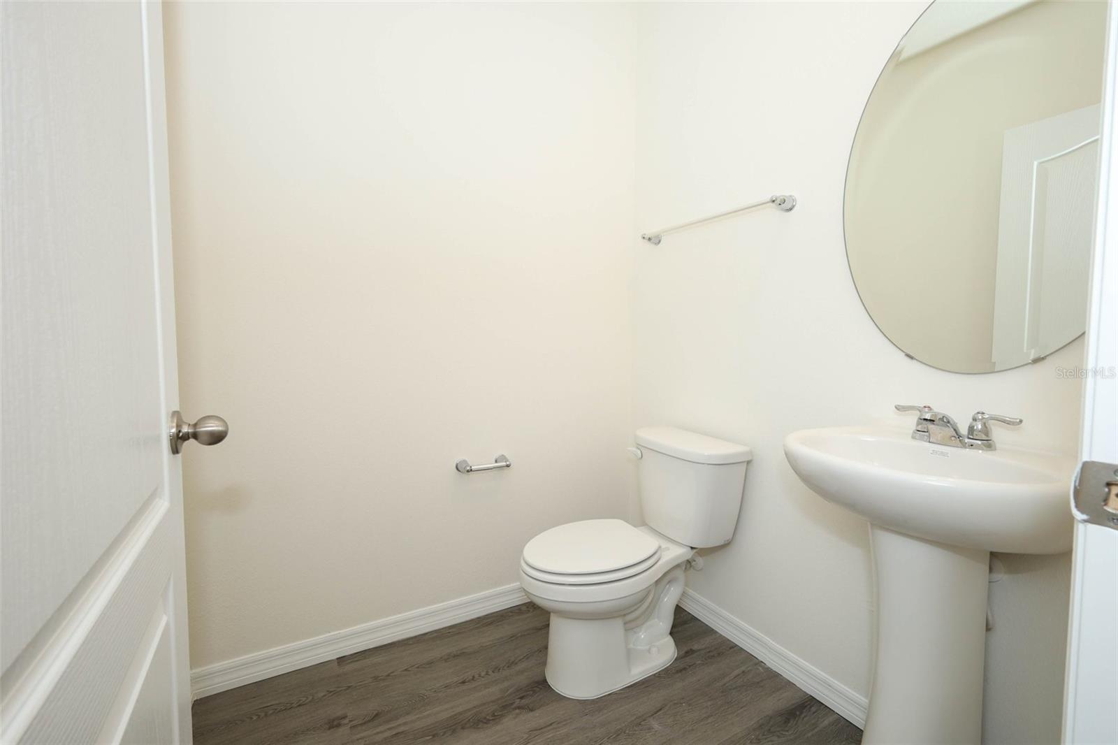 SOUTH MEWS/AVIAN POINTE - Residential Lease