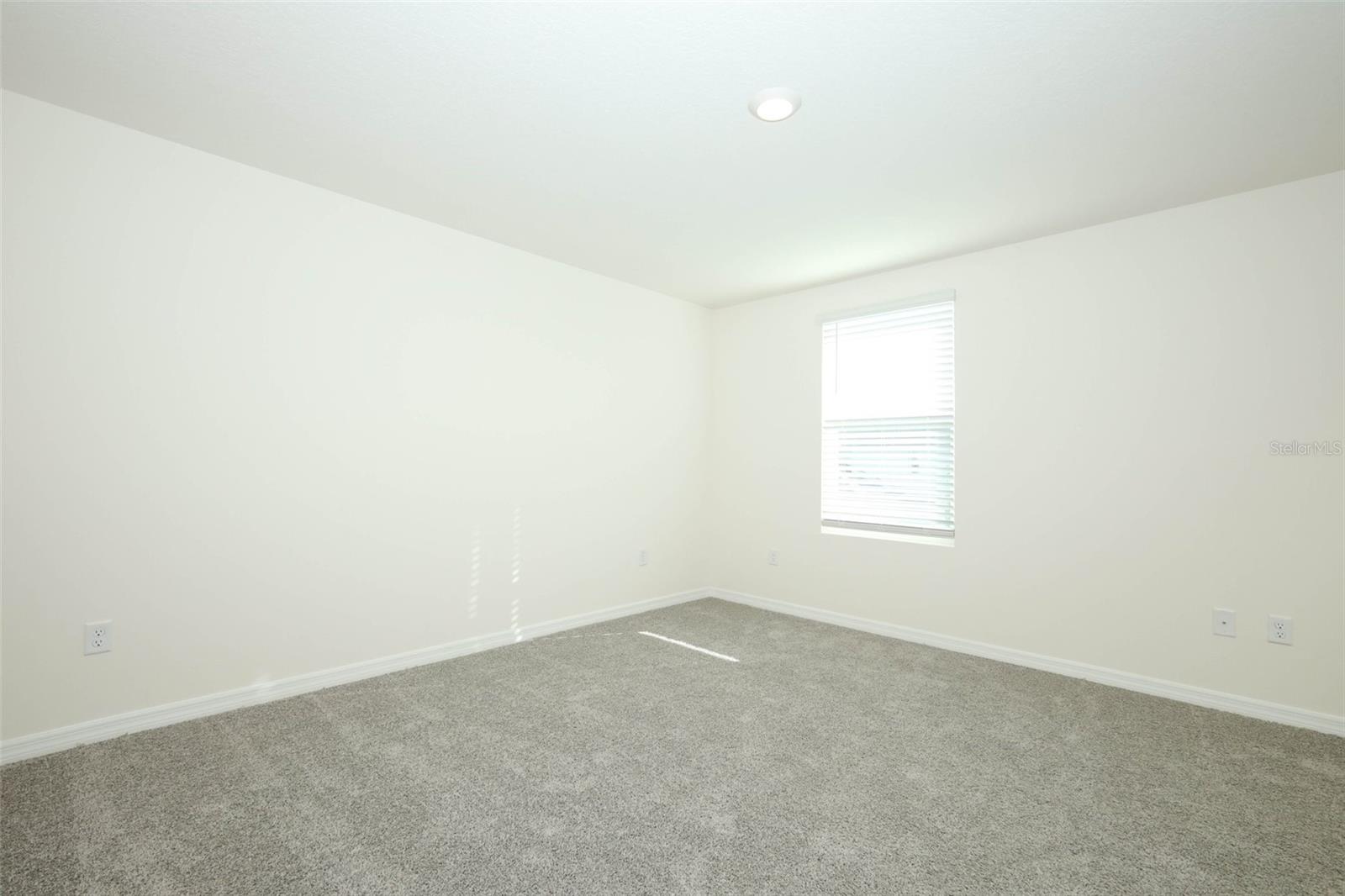SOUTH MEWS/AVIAN POINTE - Residential Lease