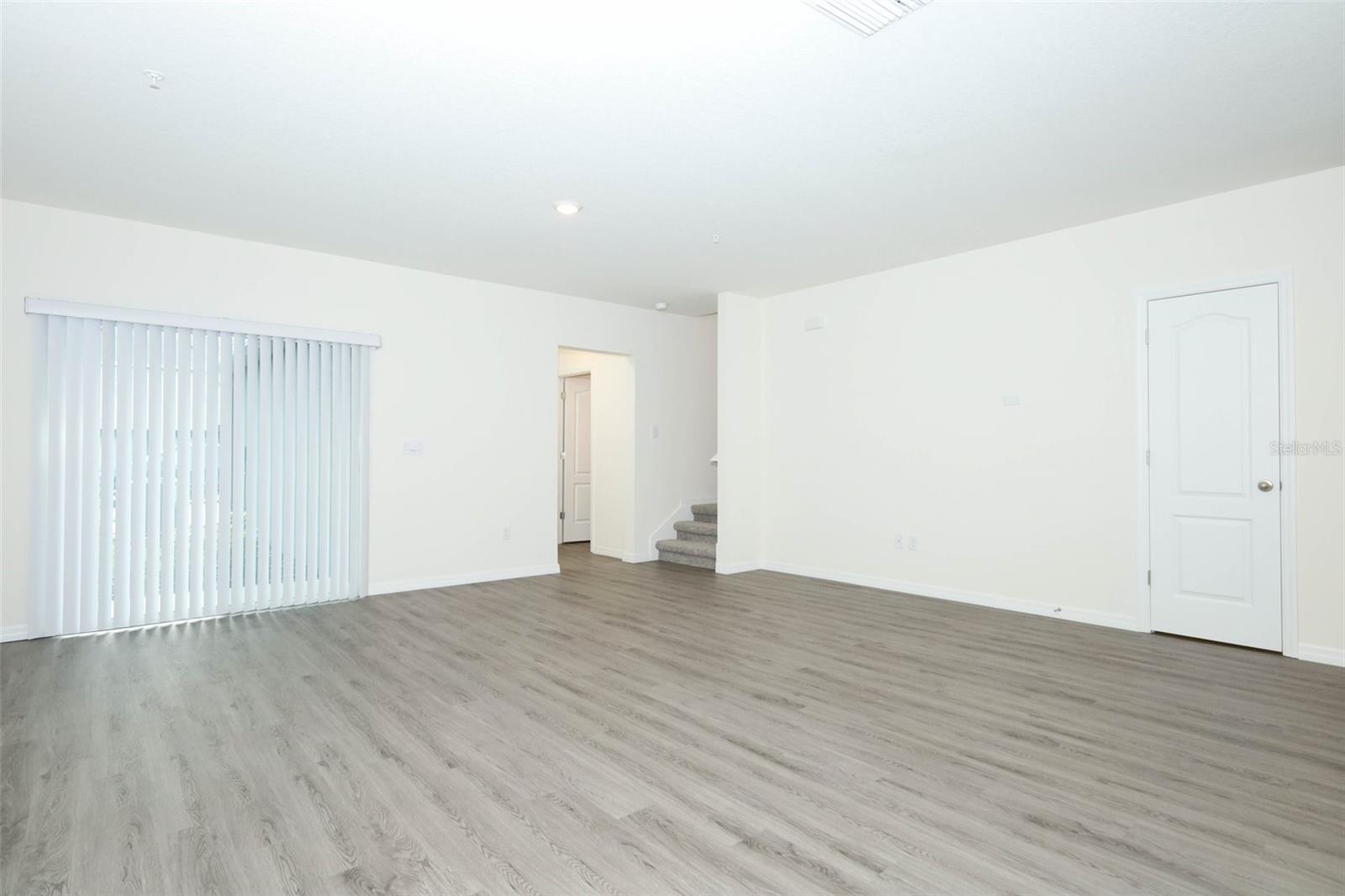 SOUTH MEWS/AVIAN POINTE - Residential Lease