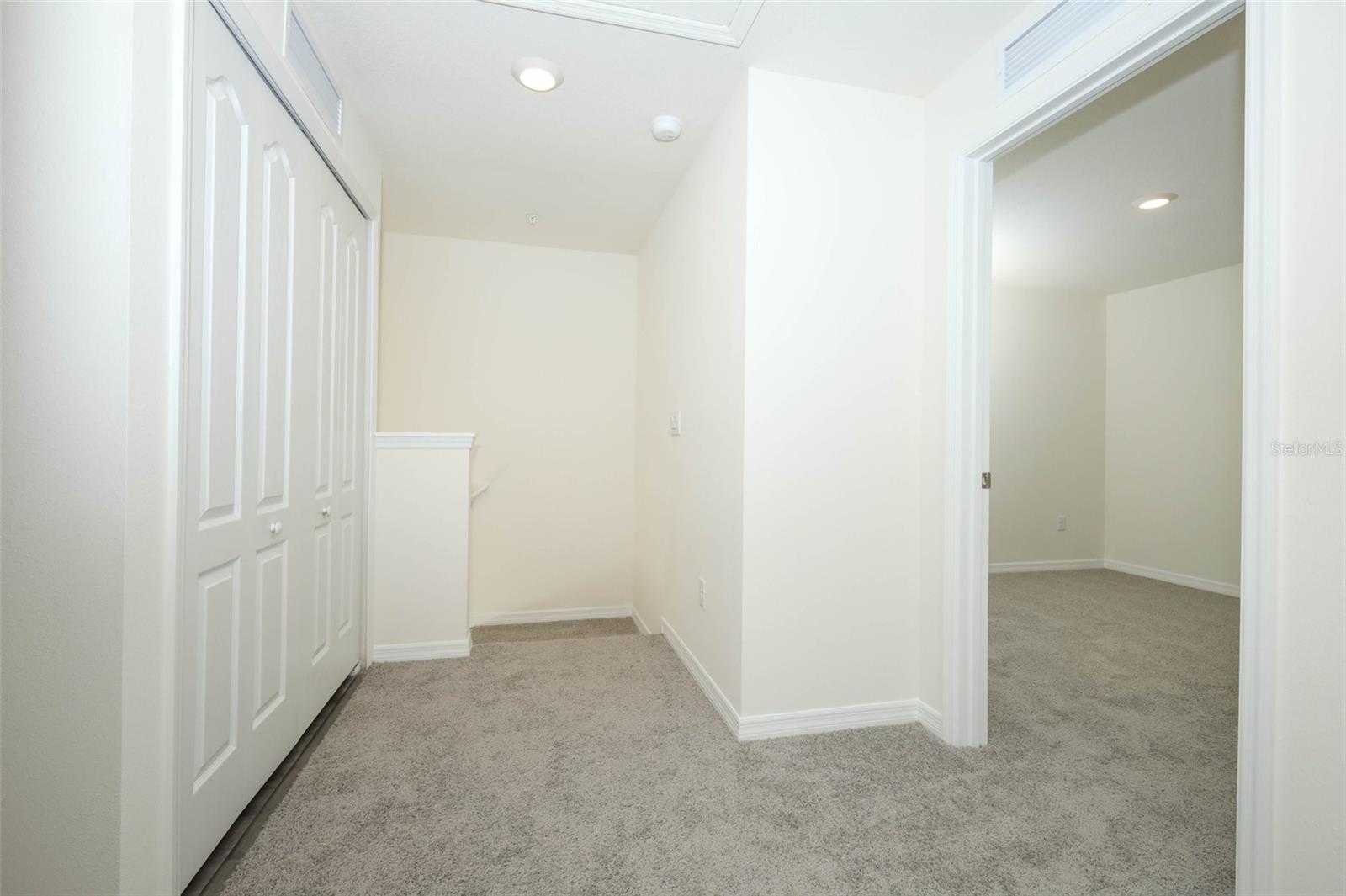 SOUTH MEWS/AVIAN POINTE - Residential Lease