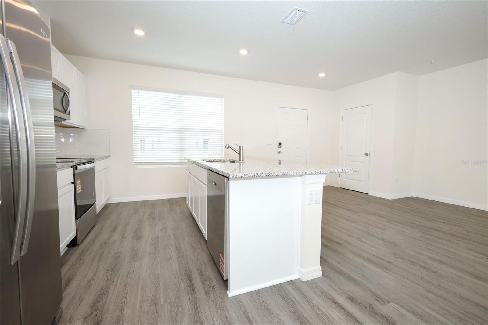 SOUTH MEWS/AVIAN POINTE - Residential Lease