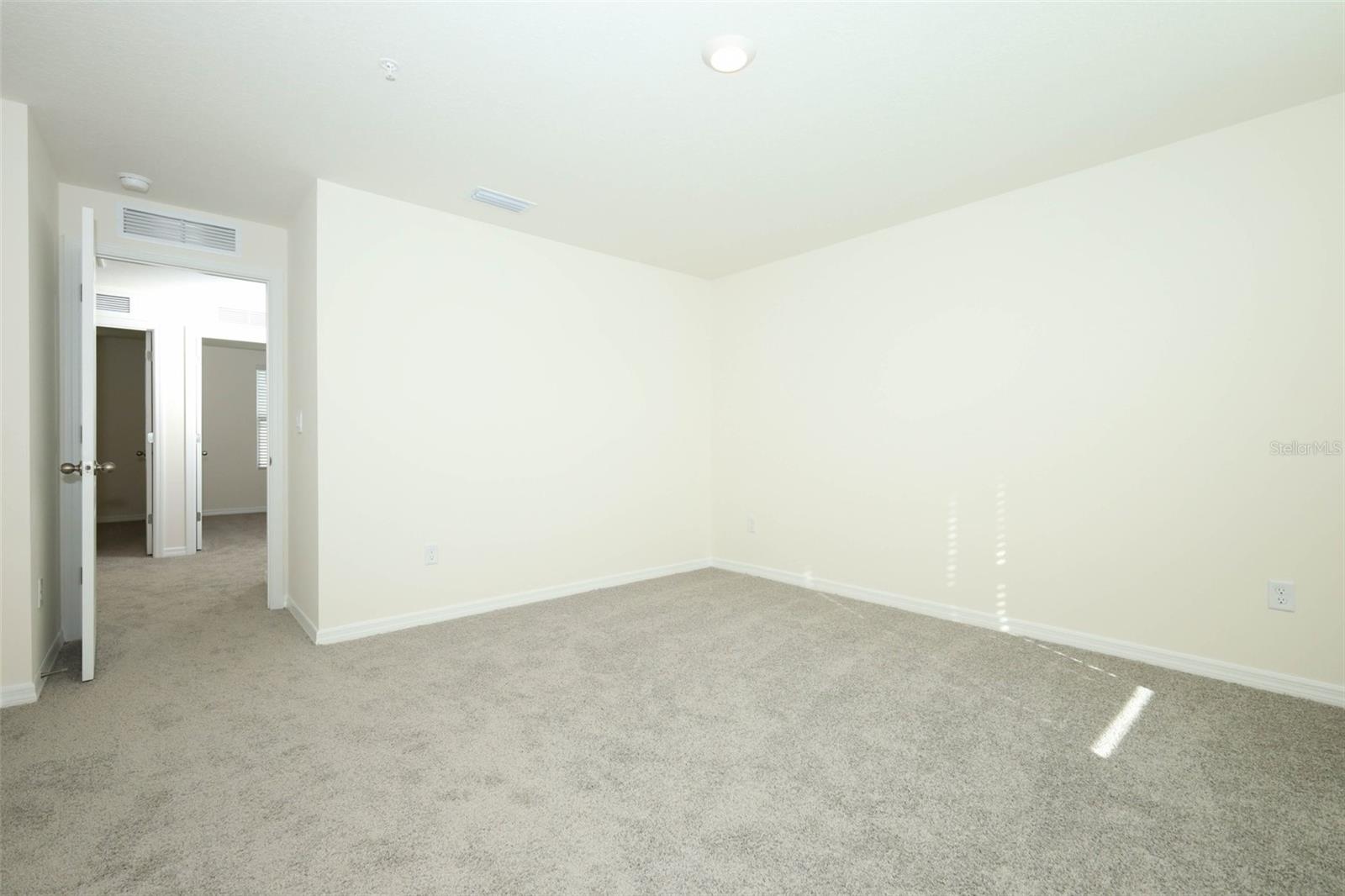 SOUTH MEWS/AVIAN POINTE - Residential Lease