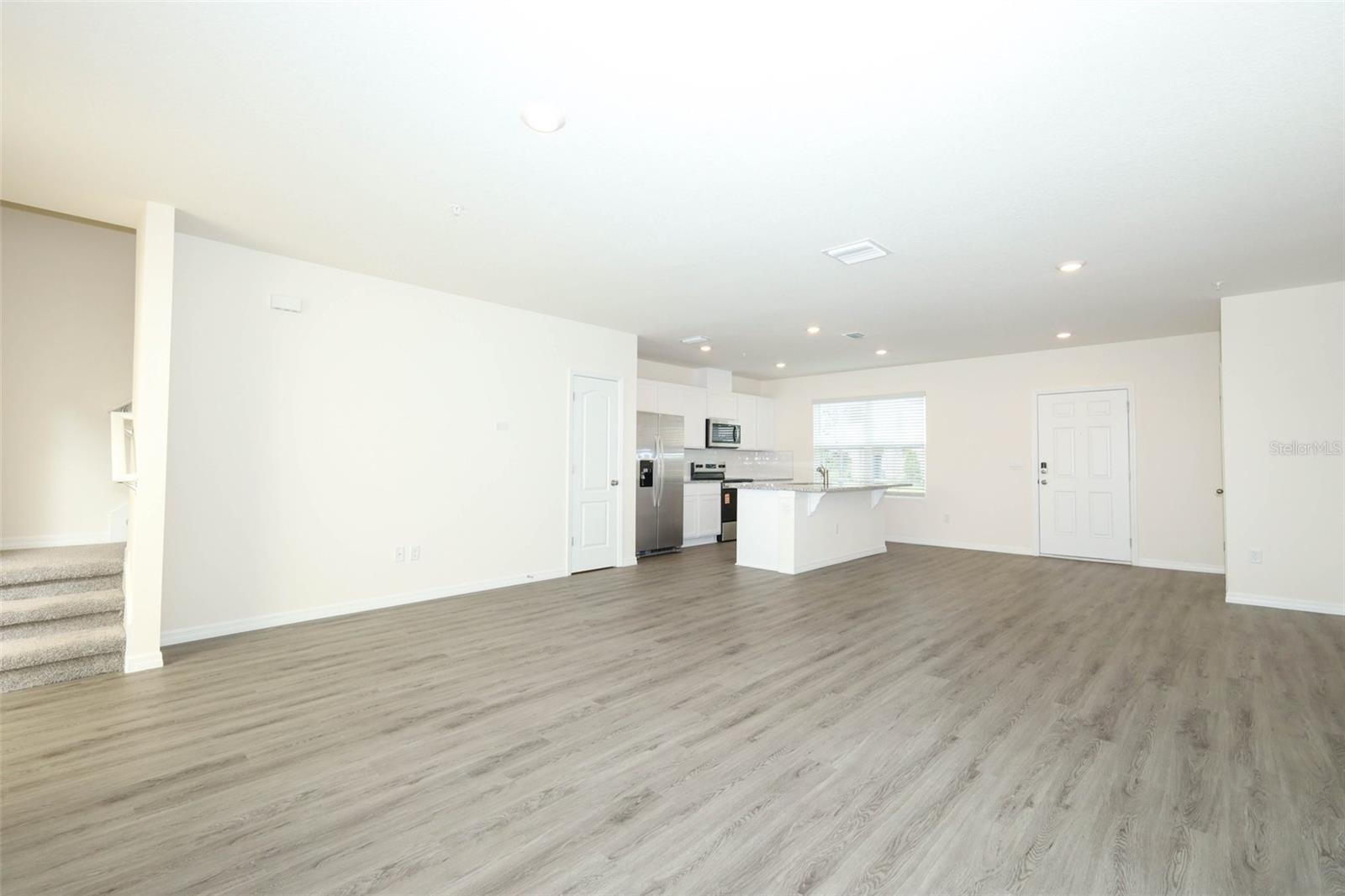 SOUTH MEWS/AVIAN POINTE - Residential Lease