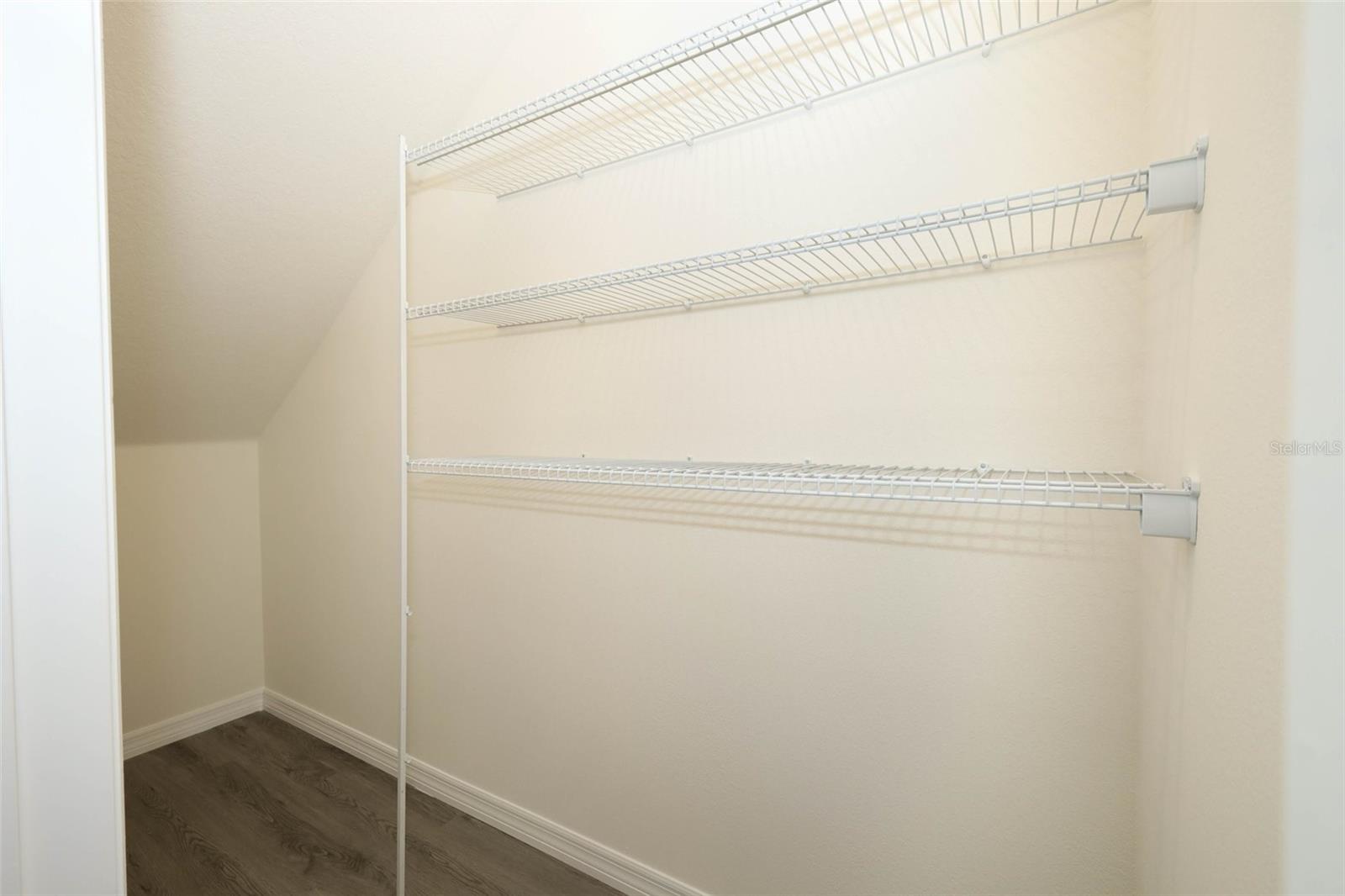 SOUTH MEWS/AVIAN POINTE - Residential Lease