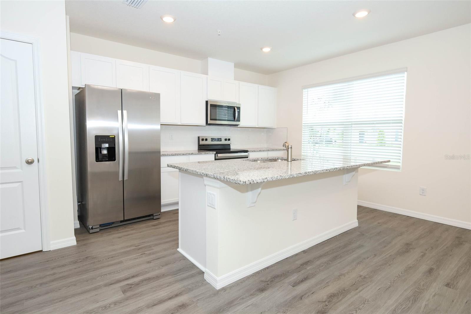 SOUTH MEWS/AVIAN POINTE - Residential Lease