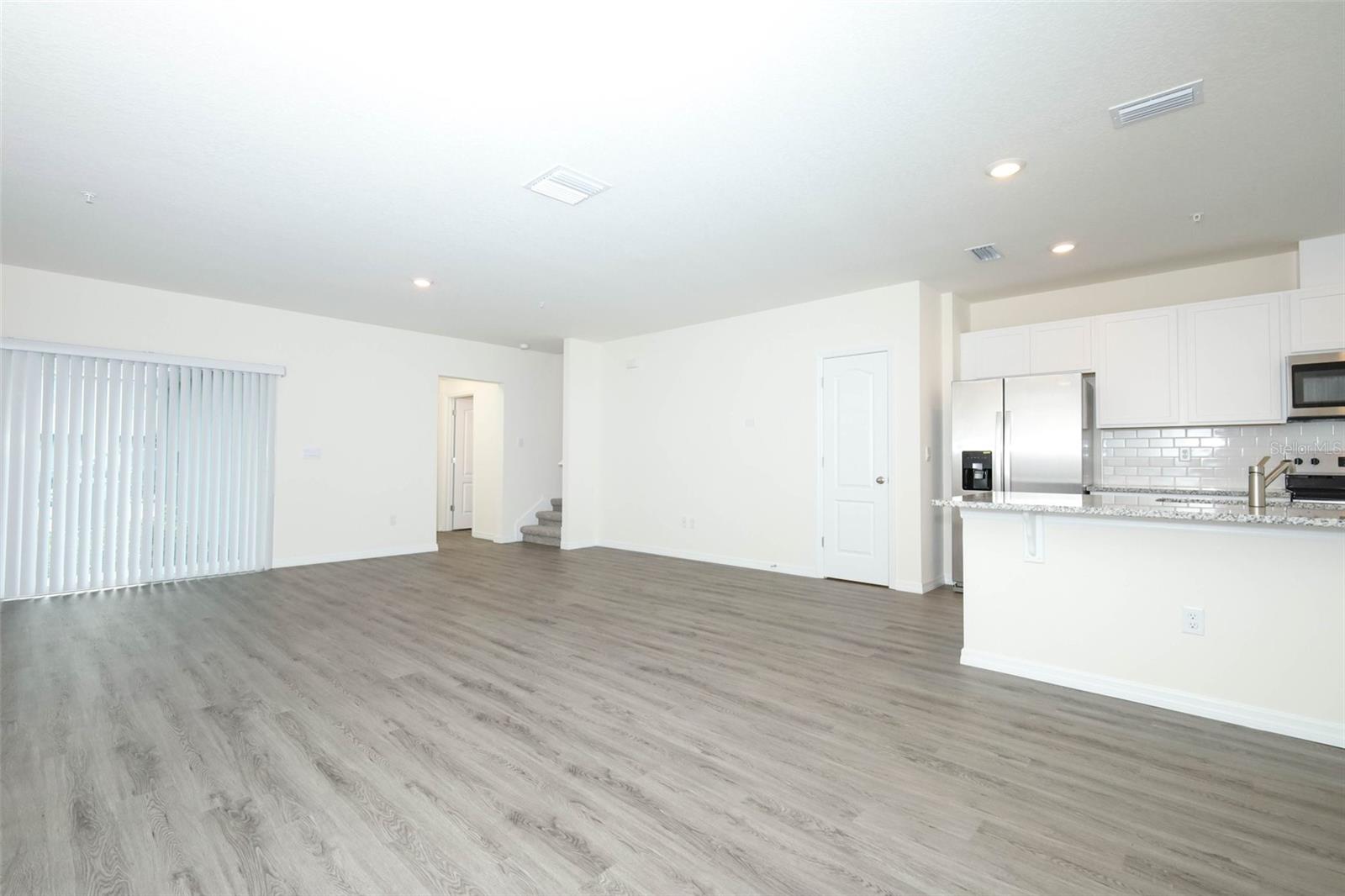 SOUTH MEWS/AVIAN POINTE - Residential Lease