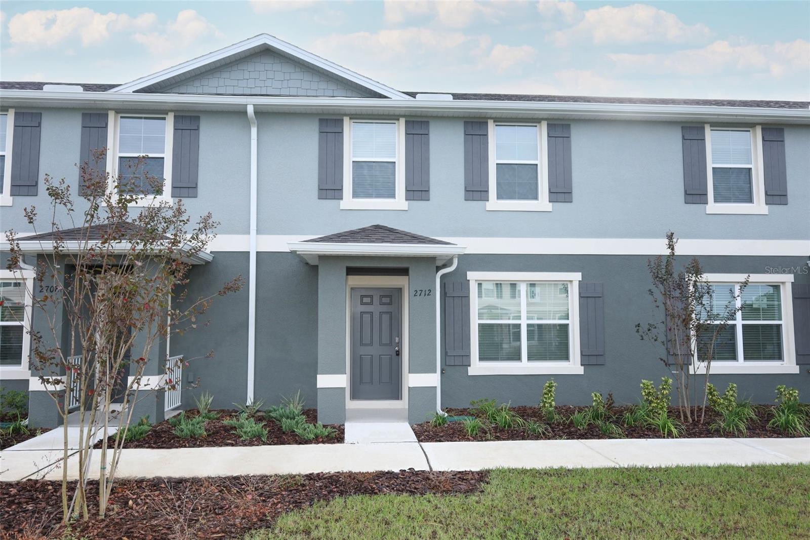 **Brand-New Modern Townhome in a Prime Location!**
Step into this **beautiful new construction 3-bedroom, 2.5-bath townhome** featuring an **open-concept layout filled with natural light**. The **gourmet kitchen** boasts **all-new stainless steel appliances**, **crisp white cabinetry**, a **granite island**, and plenty of space for cooking and entertaining. Upstairs, the **spacious master suite** includes a **walk-in closet** and a **luxurious bath with double sinks** and modern finishes throughout.
Enjoy the convenience of an **attached garage**, **walk-in pantry**, and **in-unit laundry closet**. Located in a **vibrant, walkable community** offering **resort-style amenities** — including a **sparkling pool, tennis and basketball courts, and a playground**.
This home combines modern comfort, style, and location — the perfect place to call home!