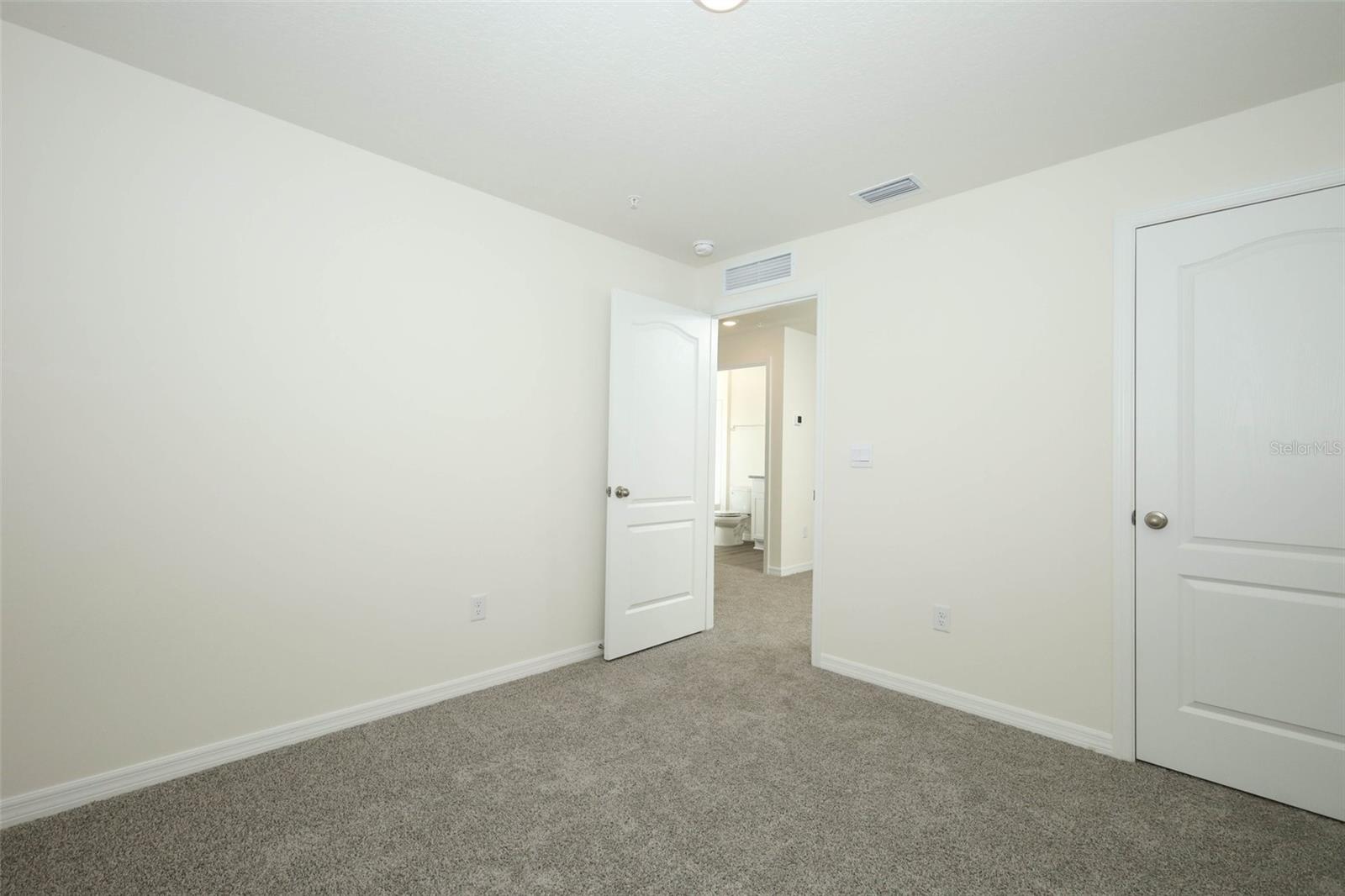 SOUTH MEWS/AVIAN POINTE - Residential Lease