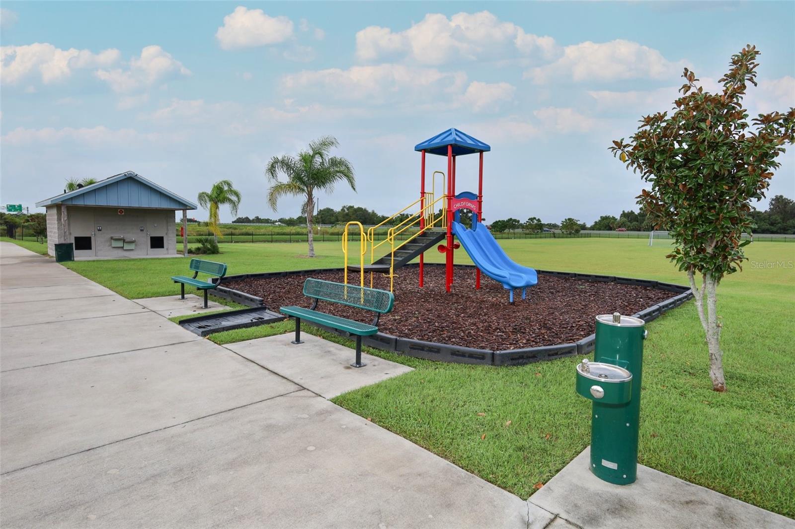 SOUTH MEWS/AVIAN POINTE - Residential Lease