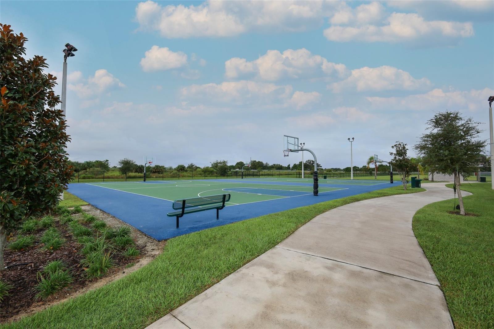 SOUTH MEWS/AVIAN POINTE - Residential Lease