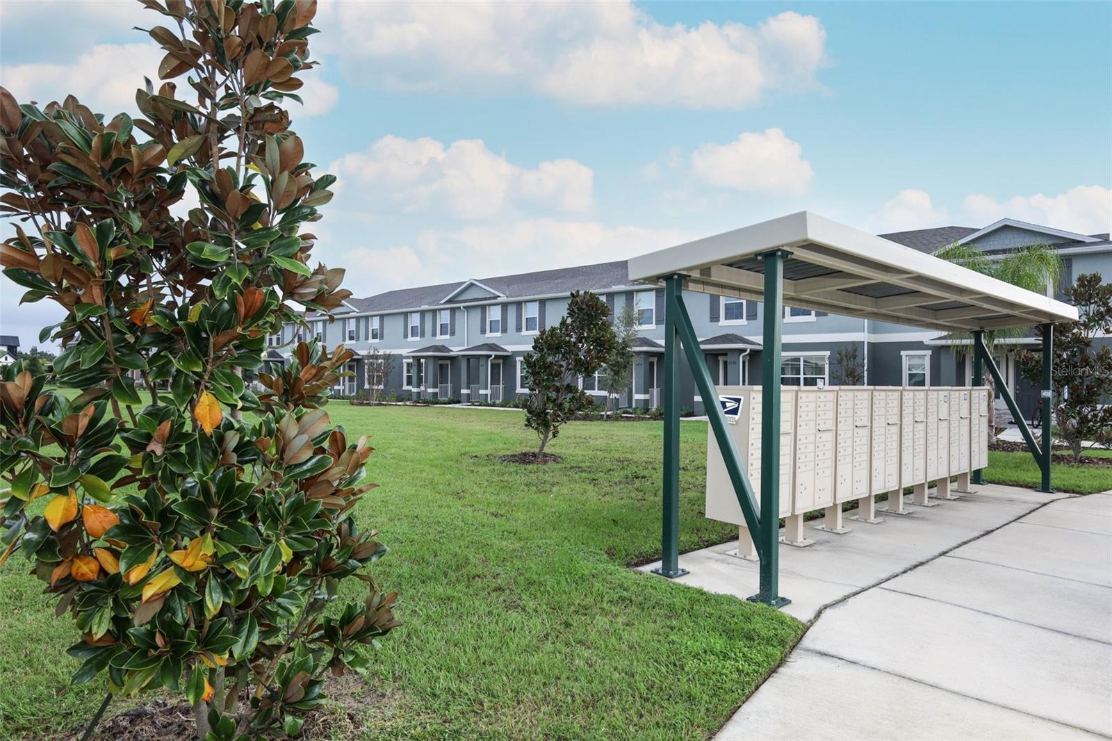 SOUTH MEWS/AVIAN POINTE - Residential Lease