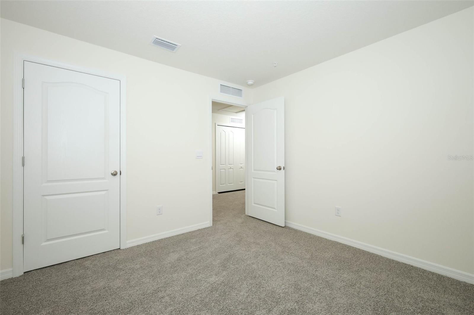 SOUTH MEWS/AVIAN POINTE - Residential Lease