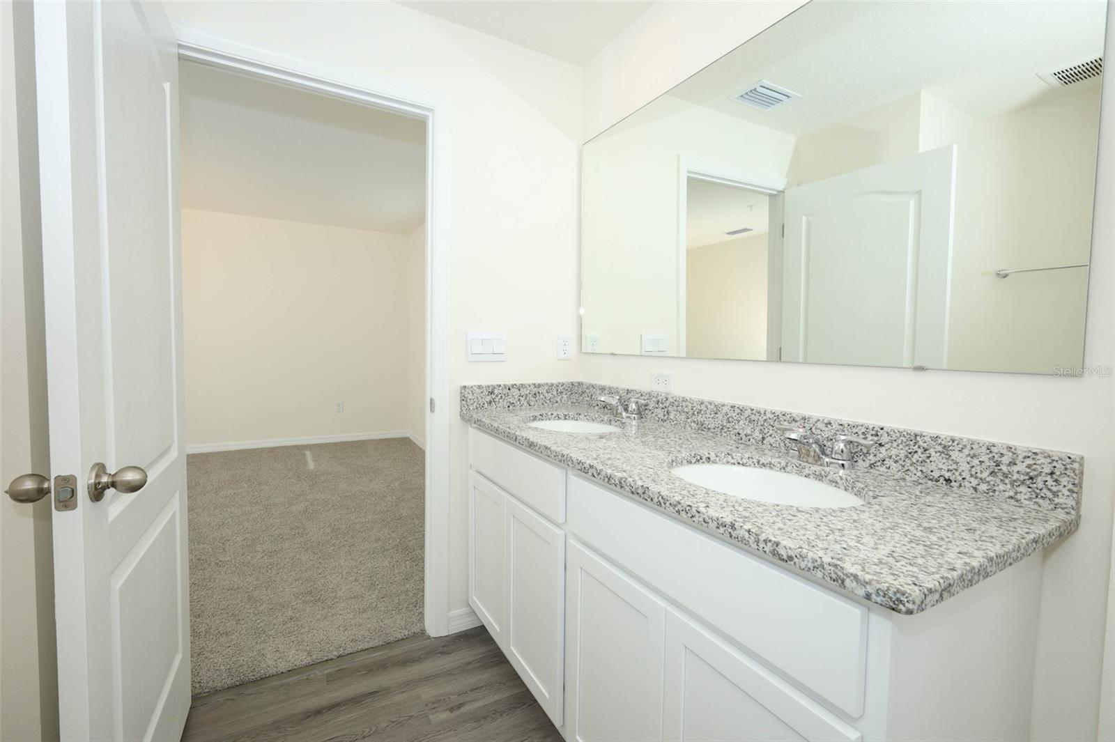 SOUTH MEWS/AVIAN POINTE - Residential Lease