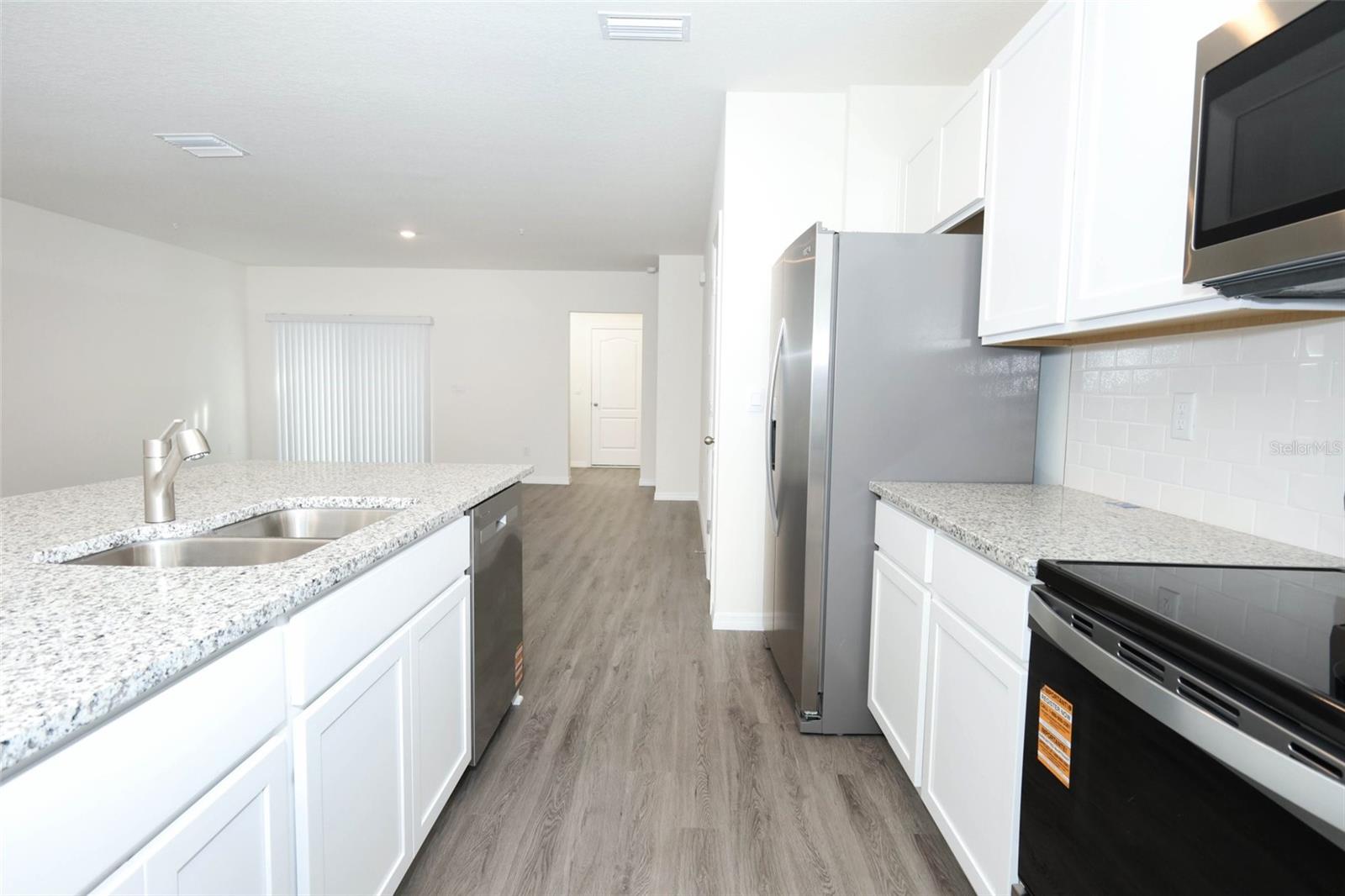 SOUTH MEWS/AVIAN POINTE - Residential Lease