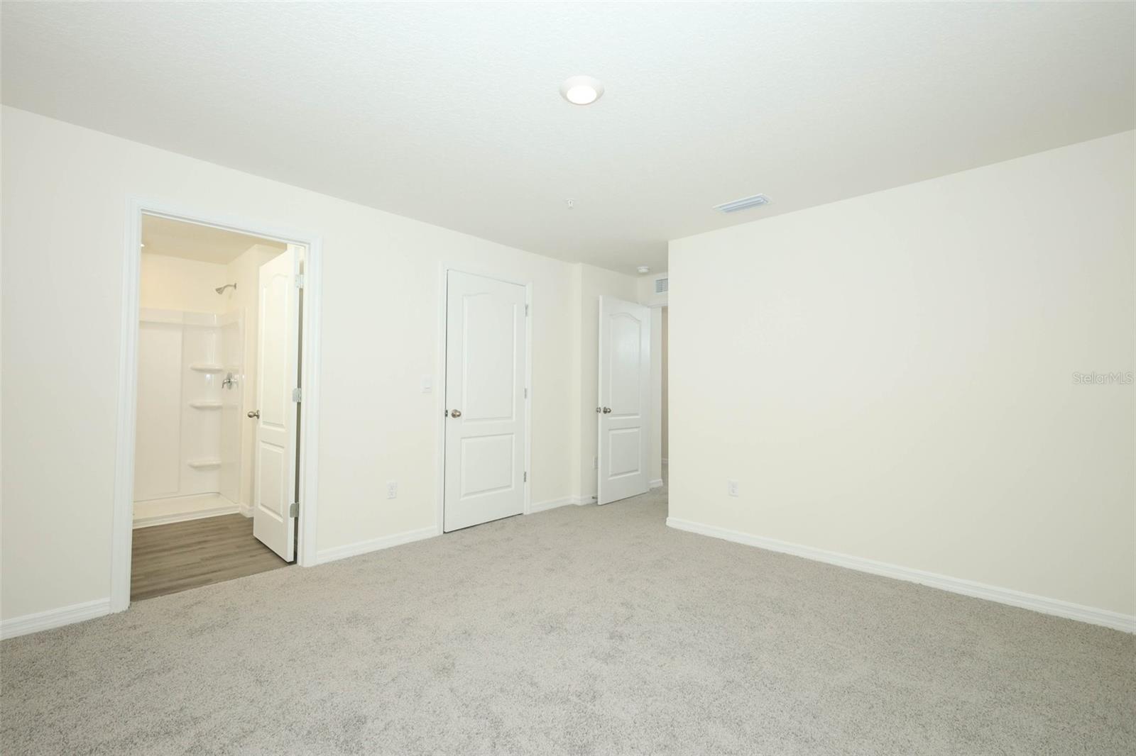 SOUTH MEWS/AVIAN POINTE - Residential Lease