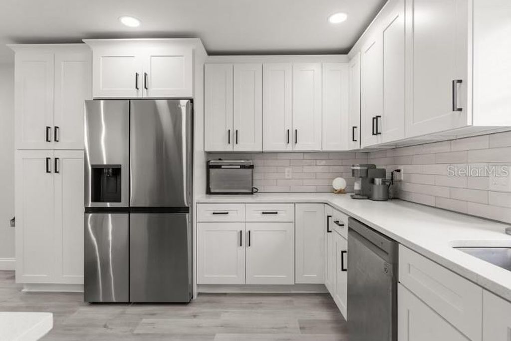 Photo of 13 Fanfair Ave, Orlando, FL 32811 (MLS # O6401420)