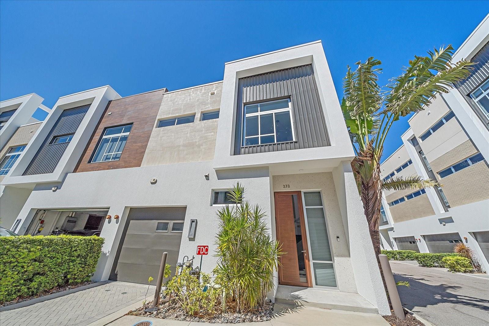 232 COSMOPOLITAN COURT