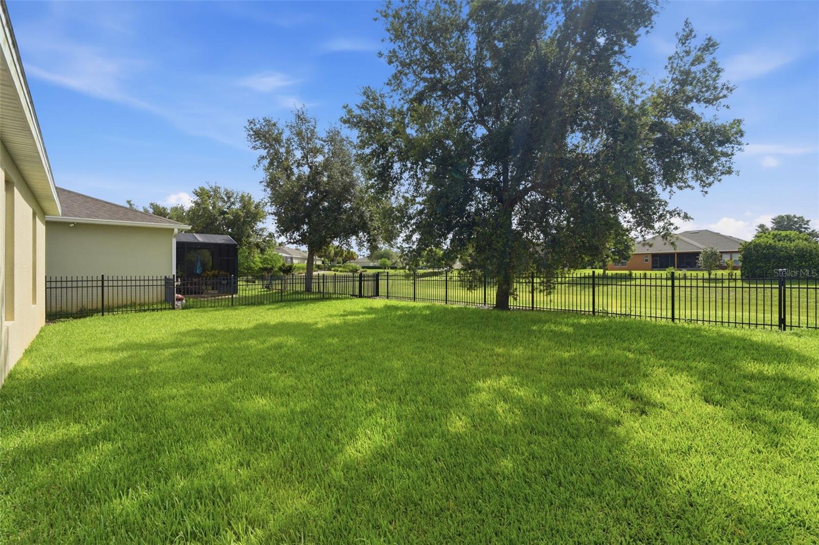 315 W FREESIA COURT