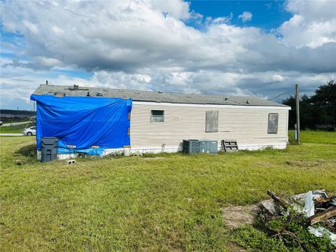 A home in LAKE WALES