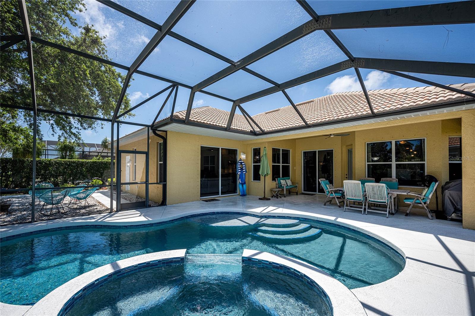 RIVENDELL THE WOODLANDS - Residential Lease