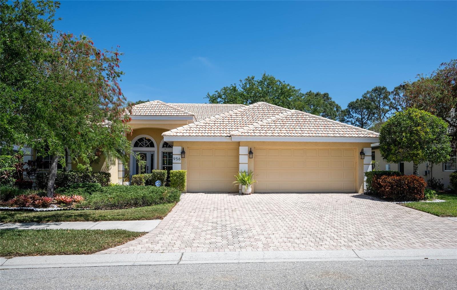 RIVENDELL THE WOODLANDS - Residential Lease