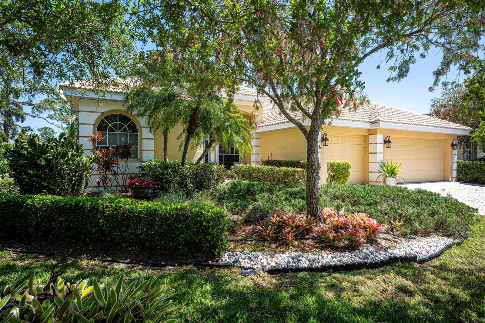 RIVENDELL THE WOODLANDS - Residential Lease