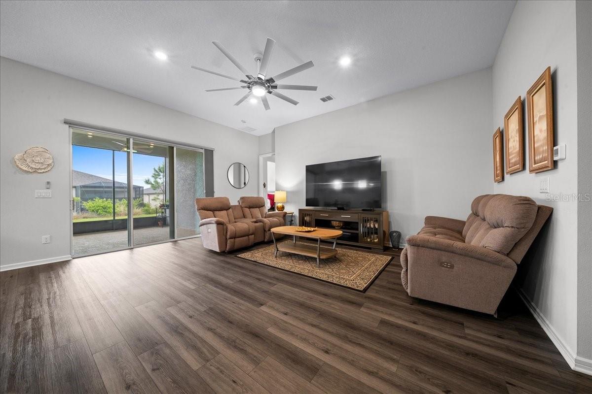 STONE CREEK BT DEL WEBB - Residential