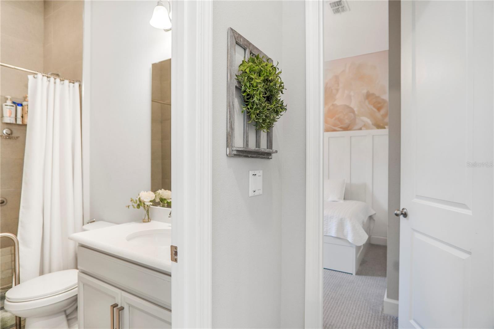 MCALLISTER LNDG PH 2 - Residential Lease