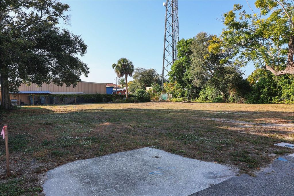 Photo of 952 Howard Avenue, Dunedin, FL 34698 (MLS # TB8444241)