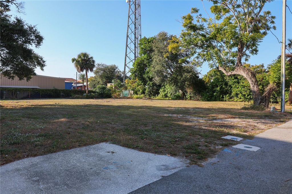 Photo of 952 Howard Avenue, Dunedin, FL 34698 (MLS # TB8444241)