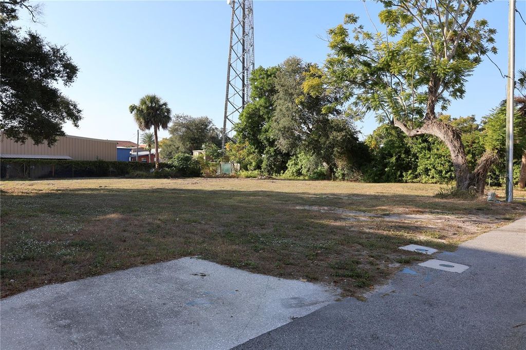 Photo of 952 Howard Avenue, Dunedin, FL 34698 (MLS # TB8444241)