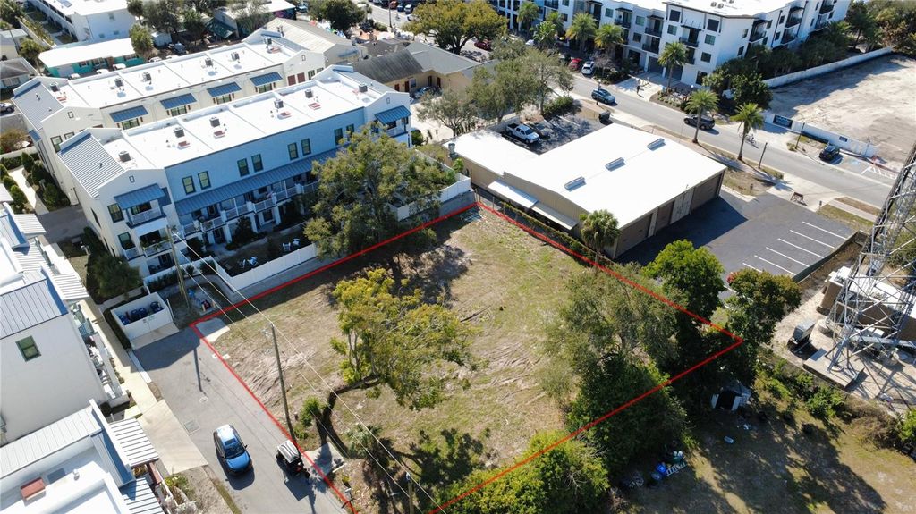 Photo of 952 Howard Avenue, Dunedin, FL 34698 (MLS # TB8444241)