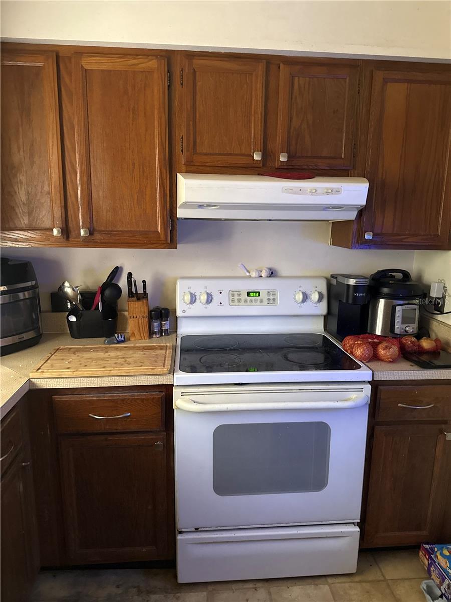6904 SW 42ND PLACE