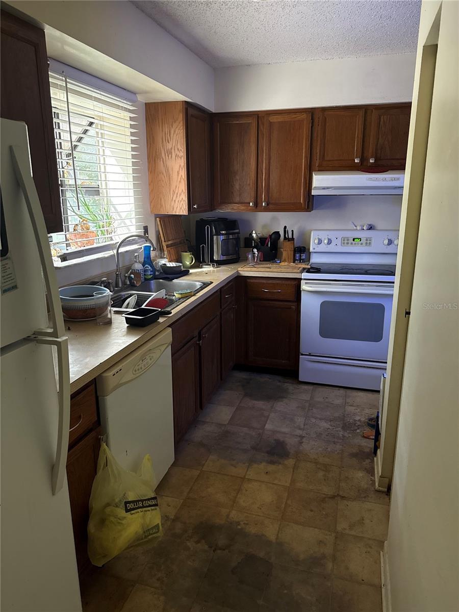 6904 SW 42ND PLACE